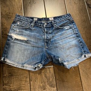 AG Rambler slouchy distressed boyfriend short size 28.